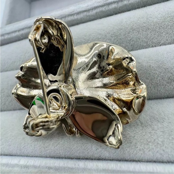 Bottega Veneta Gold Flower Brooch - Picture 9 of 11